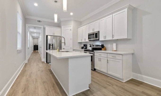 Mid-City House | Brand New Clean Modern 3br by Streetcar Line!
