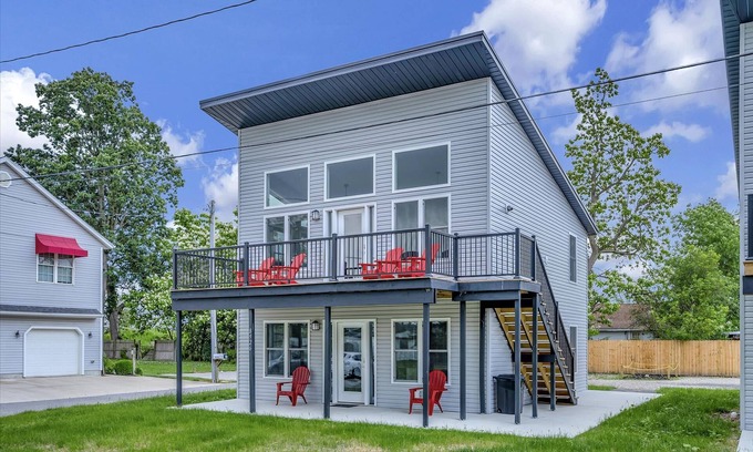 Lakeview Condo | Brand New Condo w/ furnishings plus an open water view of Indian Lake
