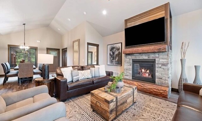 Lead House | Brand new, heart of the Black Hills, game room, hot tub