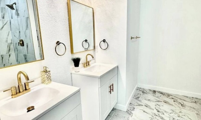 Highland Park House | Brand new home 6 min downtown