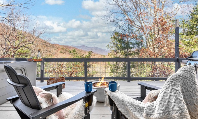 Black Mountain Cottage | Brand New Luxe Retreat + Hot Tub