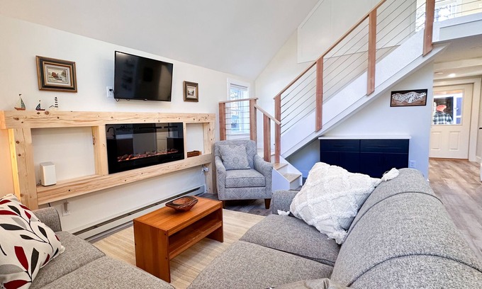 North Troy House | Brand New, Private Home w/Nordic Hot Tub- Just 1/2 mile to Jay Peak Resort