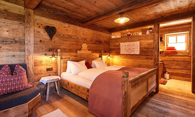 Schildlehen Apartment | Brandhof Chalets am Berg - cozy hut/1 bedroom/shower, WC