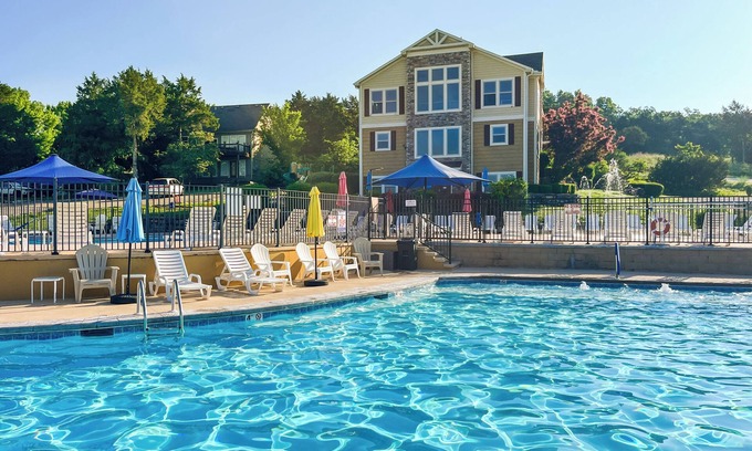 Hollister House | Branson Lodge | Resort Pool, Hot Tub & Family Fun