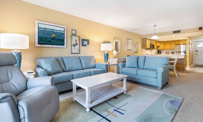 Sanibel Condo | Breakers West B6 *14 Night Minimum Jan - April, 4 Night minimum May - Dec*