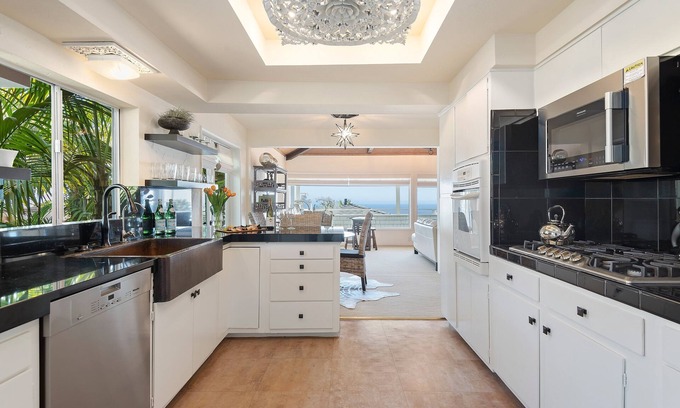 Summerland House | Breathtaking Views and Peaceful Vibes at Sacred Sanctuary