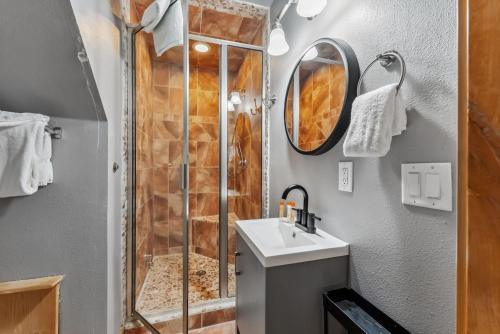 Breckenridge House | Breckenridge Escape with Private Hot Tub & Deck