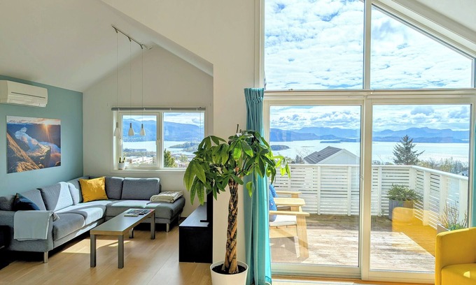 Jorpeland House | Bright 2-bedroom apartment with spectacular fjord views in Jørpeland.