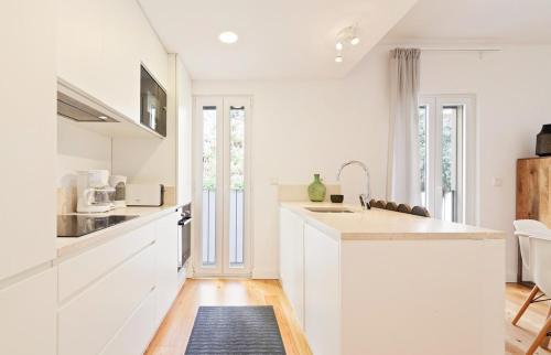 Lisbon Old Town Hotel | Bright 2 Bedroom Apartment with parking in Lisbon