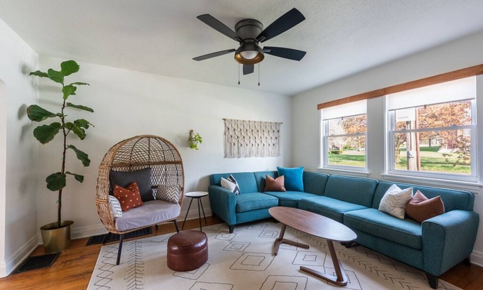 Erie House | Bright 4BR w King Beds - Close to everything Erie!