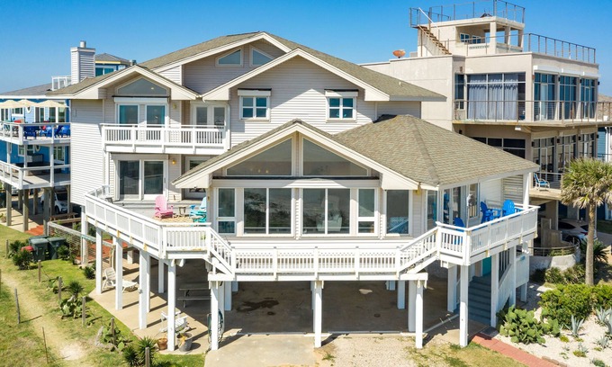 Bermuda Beach House | Bright & Airy Beachfront Home w/Gulf Views, Chef's Kitchen - Steps from Sand!