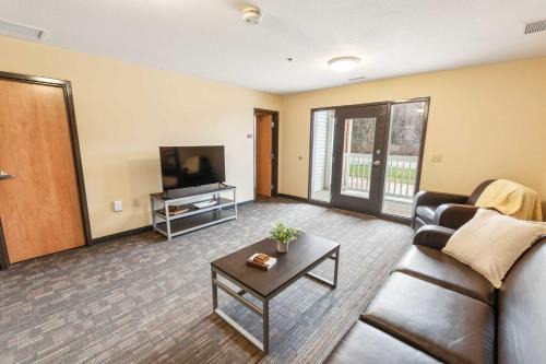 Ontario Apartment | Bright and Connected Your Ideal Getaway