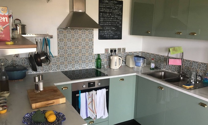 Hackney Apartment | Bright and spacious Apartment with outside space in Haggerston.