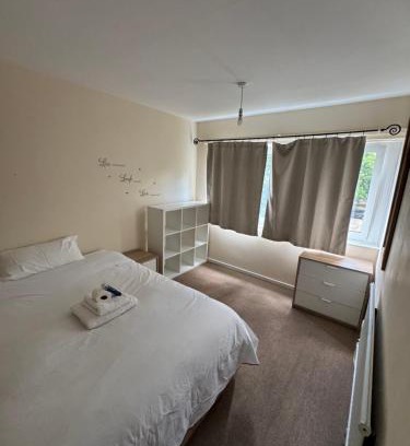 Blackheath House | Bright Apartment near Lewisham Station
