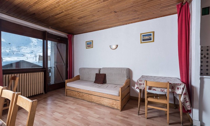 Les Almes Apartment | Bright Apartment with Balcony · Close to Shops & Slopes