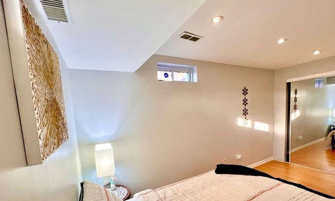 Churchill Meadows House | Bright & comfy basement