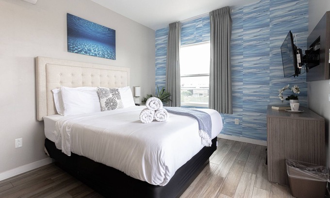 Midway District House | Bright Downtown San Diego Apartment w/Wifi + Parking