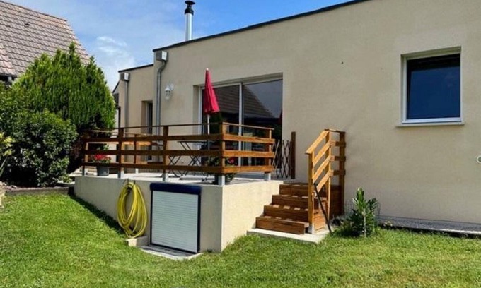 Portbail Coast Cottage | Bright house in Saint-Jean-de-la-Rivière, terrace, pets allowed