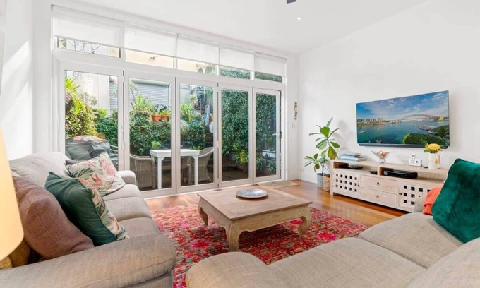 Newtown House | Bright Home in Trendy Newtown close to the Park