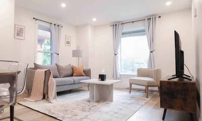 Peterborough Apartment | Bright & Modern 2BR | Near DT & Hospital