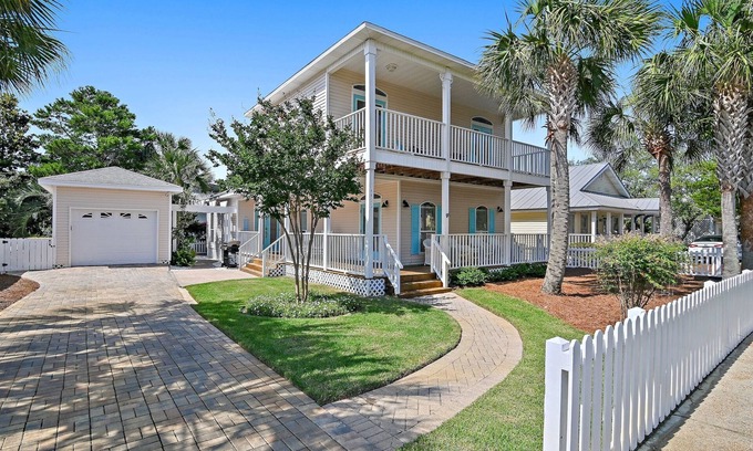 Clipper Cove House | Bright open floor plan, 4 minute walk to Beach, Community pool!