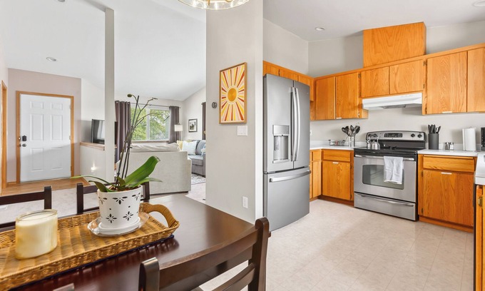 Pullman House | Bright, Single-level 2BR/2BA Townhome with Open Living Spaces and Relaxing Patio