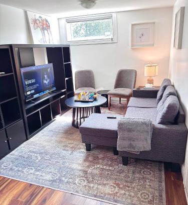 Newtonbrook Apartment | Bright & Spacious 2BR & Parking Near TTC & Shops