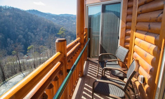 Gatlinburg Resort | Bring the whole family and Spend Christmas in the Smoky Mountains.