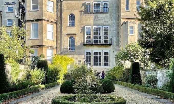 Upper Town House | Brocks Guest House