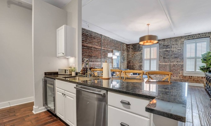 Historic District - North Apartment | Broughton Street Bungalow - Steps to Everything