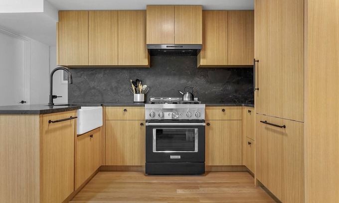 Carroll Gardens Apartment | Brownstone Brooklyn floor-through gem (garden level)