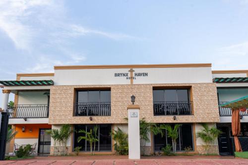Accra Hotel | Brynx Haven - Adenta, Accra