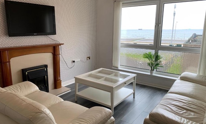 Kirkcaldy Apartment | Buchanan court 2 bedroom flat