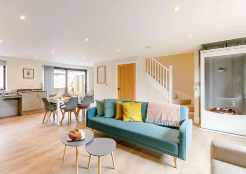 Moreton Valence House | Buck Cottage-Disabled Access-3 Bed-Hot Tub-Pets