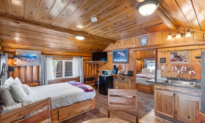 West Yellowstone Cabin | Bucking Moose Moose Cabin (#14)
