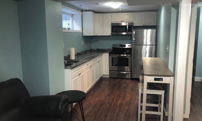 Grande Prairie Apartment | Budget Stay | Kitchen Essentials | WIFI | Parking