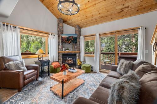 Fall River Estates Apartment | Bugle Pointe B13 by Estes Park Condos