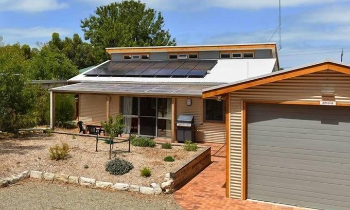 Port Elliot House | Bundalee Cabins- Almond Cabin, access and pet friendly