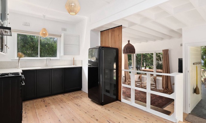 Avalon Beach House | Bungalow 127 at Avalon pde, 800m walk to beach