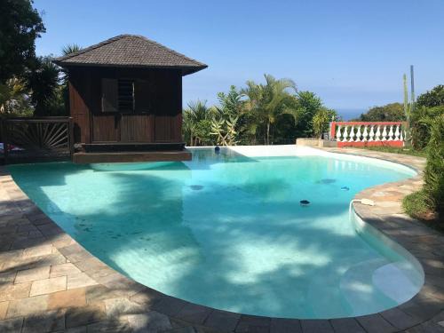 La Riviere Saint-Louis House | Bungalow confortable à Ruisseau avec piscine partagée