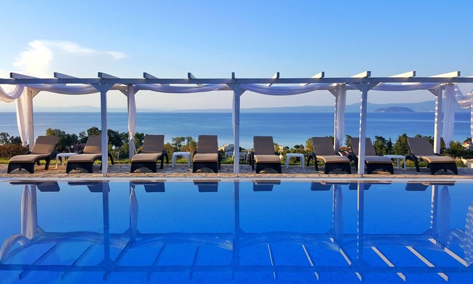 Pefkochori Hotel | Bungalow White Apartments and Suites
