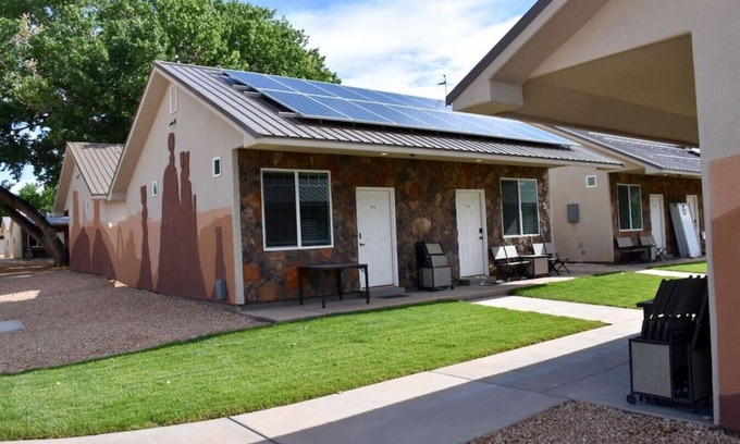 La Verkin Cabin | Bunkhouse 2A Close To National Parks