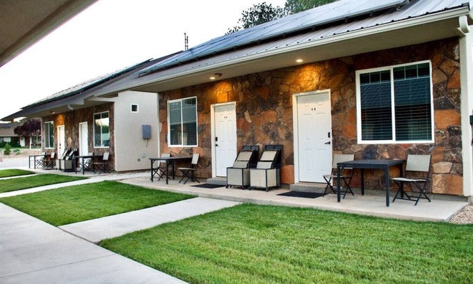 La Verkin Cabin | Bunkhouse 5B With Shady Porch