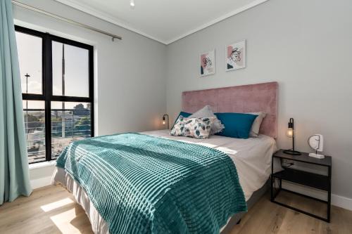 Milnerton Apartment | Burmeister 202 - 2 Bedroom Apartment Across from Ocean - Onsite Free Parking
