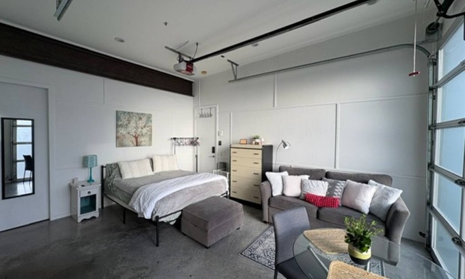 Saanich West Apartment | Burnside Getaway