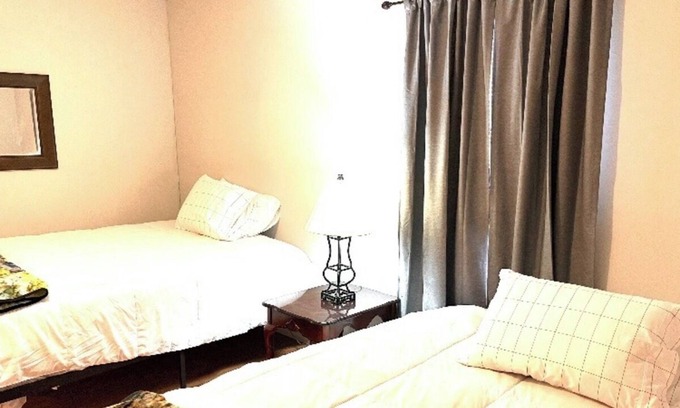 Sherman House | Business Professionals on Bordeaux Private Room 2 : w/ WiFi, Cable & Gym