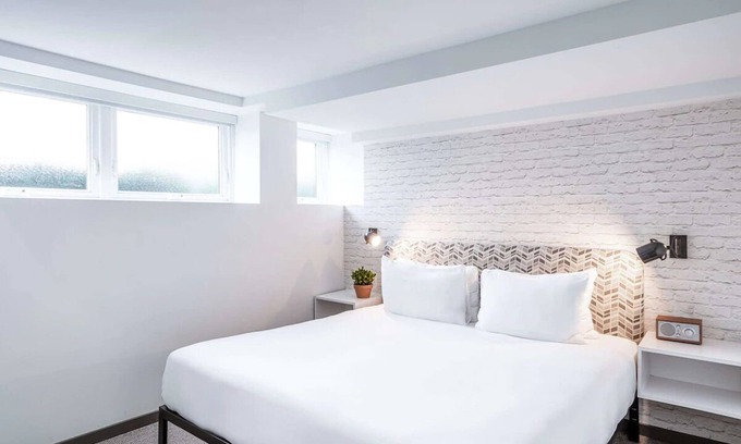 Foggy Bottom Hotel | Buzz Queen, Hotel Hive, Ensuite Comfort, Lively Locale
