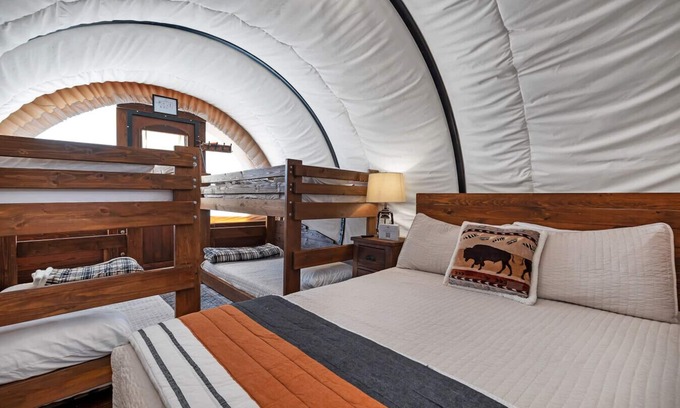 Virgin Cabin | By the Pond Wagon with 1Q, 2BB and outdoor kitchen #23