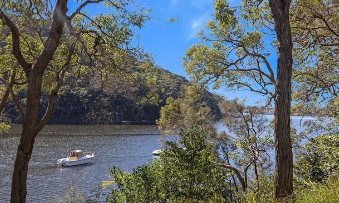 Horsfield Bay House | By The Waterside Horsefield Bay