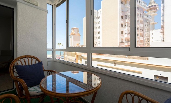 Cadiz Apartment | Cádiz Beach & Kids - free parking - sea views